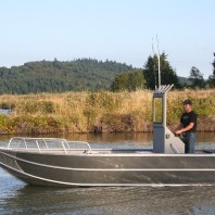 20′ x 27″ Bay Bee Center Console Model